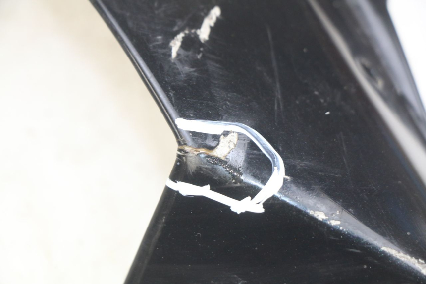 photo de PRAWA LISTWA BOCZNA YAMAHA YZF R1 1000 (2007 - 2008) - Oznaczenia i referencje