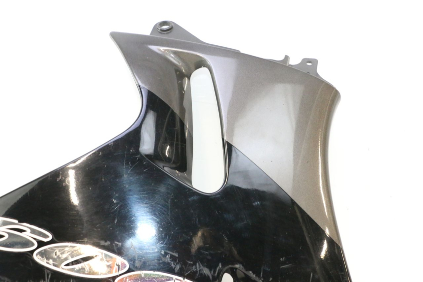 photo de PRAWA LISTWA BOCZNA KAWASAKI ZZR 600 (1995 - 2004) - Zbliżenie techniczne
