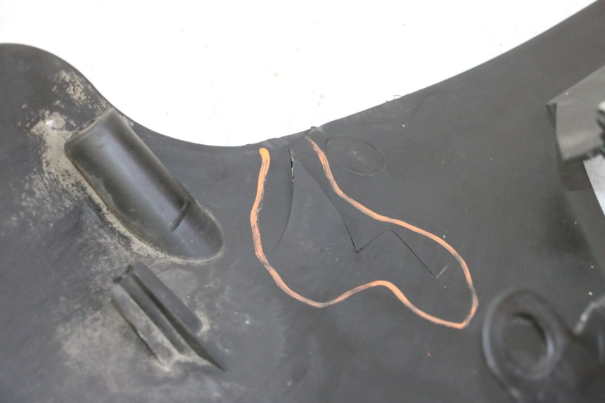 photo de LEWY PROG WLOTU POWIETRZA QUADRO 4 4D 350 (2015 - 2018) - Inny kąt widzenia