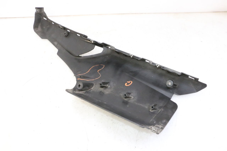 photo de LEWY PROG WLOTU POWIETRZA QUADRO 4 4D 350 (2015 - 2018) - Zbliżenie techniczne