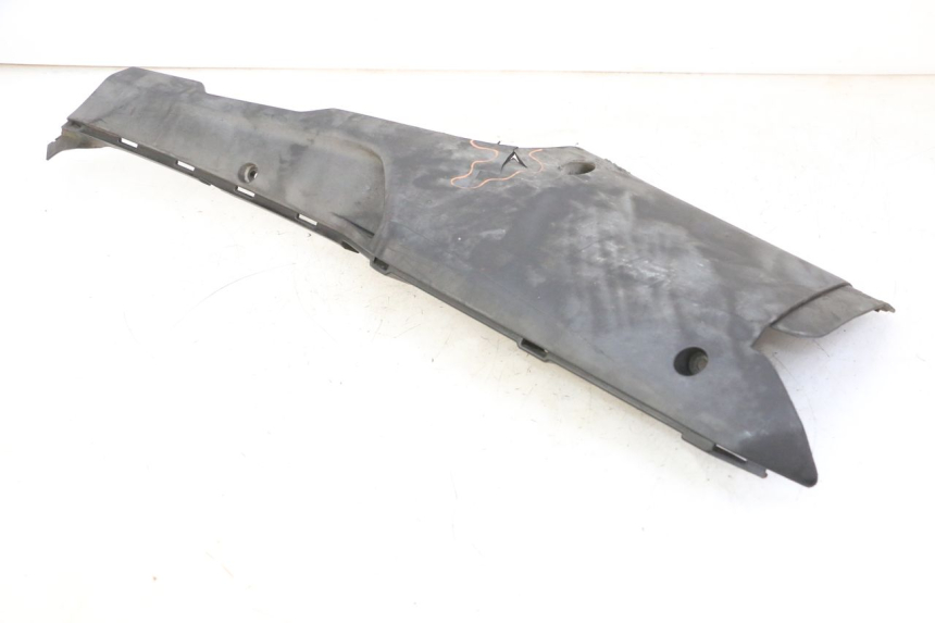 photo de LEWY PROG WLOTU POWIETRZA QUADRO 4 4D 350 (2015 - 2018) - Stan powierzchni