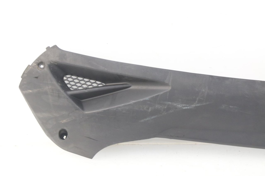 photo de LEWY PROG WLOTU POWIETRZA KYMCO AGILITY CITY 4T 50 (2008 - 2016) - Zbliżenie techniczne