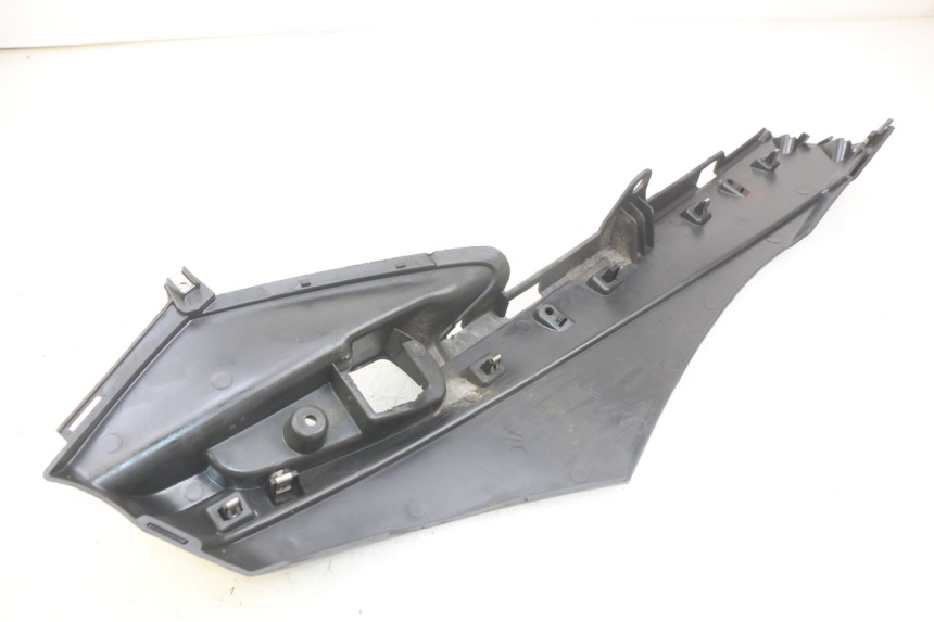 photo de LEWY PROG WLOTU POWIETRZA PIAGGIO FLY 4T 50 (2013 - 2017) - Zbliżenie techniczne