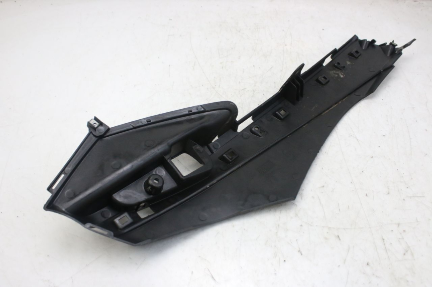 photo de LEWY PROG WLOTU POWIETRZA PIAGGIO FLY 4T 50 (2013 - 2017) - Zbliżenie techniczne