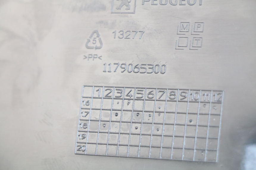 photo de LEWY PROG WZMACNIAJĄCY KAROSERIĘ PEUGEOT METROPOLIS 400 (2017 - 2020) - Szczegół części