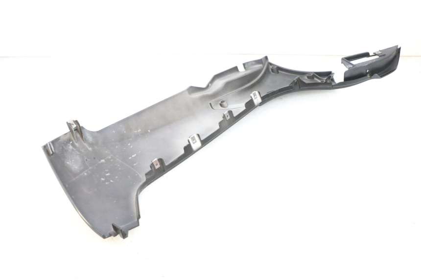 photo de LEWY PROG WLOTU POWIETRZA PIAGGIO MP3 HPE 350 (2018 - 2020) - Szczegóły charakterystyczne