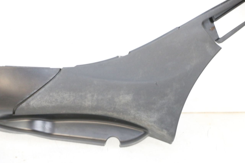 photo de LEWY PROG WLOTU POWIETRZA PIAGGIO MP3 HPE 350 (2018 - 2020) - Widok z bliska