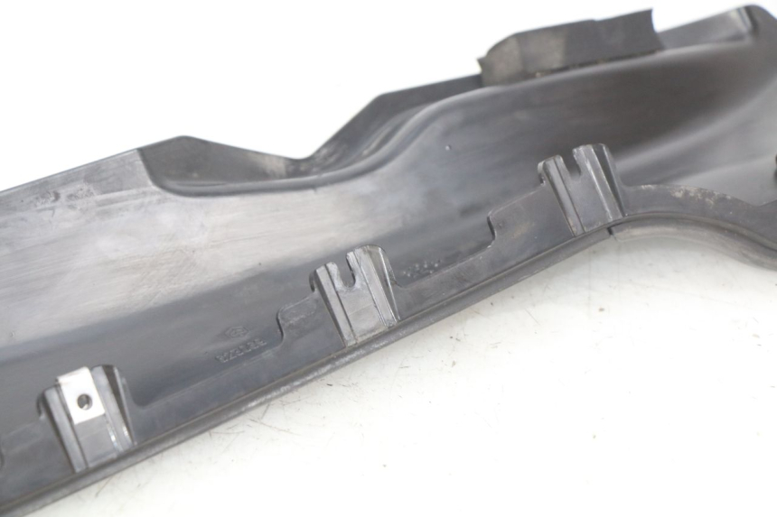 photo de LEWY PROG WZMACNIAJĄCY KAROSERIĘ PIAGGIO MP3 LT 300 (2010 - 2016) - Zoom stanu zużycia