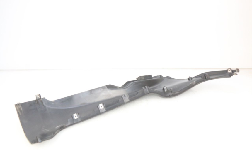 photo de LEWY PROG WZMACNIAJĄCY KAROSERIĘ PIAGGIO MP3 LT 300 (2010 - 2016) - Zbliżenie techniczne