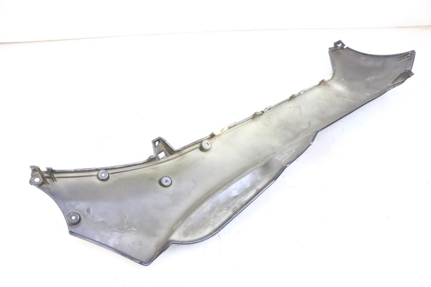 photo de LEWY PROG WLOTU POWIETRZA PIAGGIO MP3 125 (2006 - 2014) - Zbliżenie techniczne