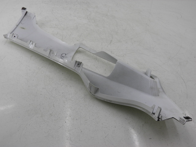 photo de LEWY PROG WLOTU POWIETRZA PIAGGIO XEVO - X EVO 125 (2010 - 2015) - Zbliżenie techniczne