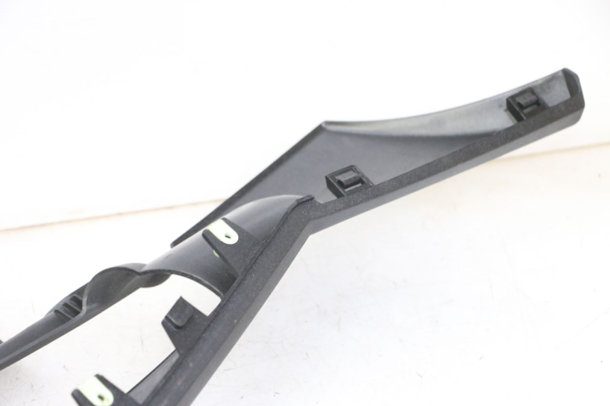 photo de LEWY PROG WLOTU POWIETRZA PEUGEOT SATELIS 125 (2013 - 2018) - Punkty mocowania