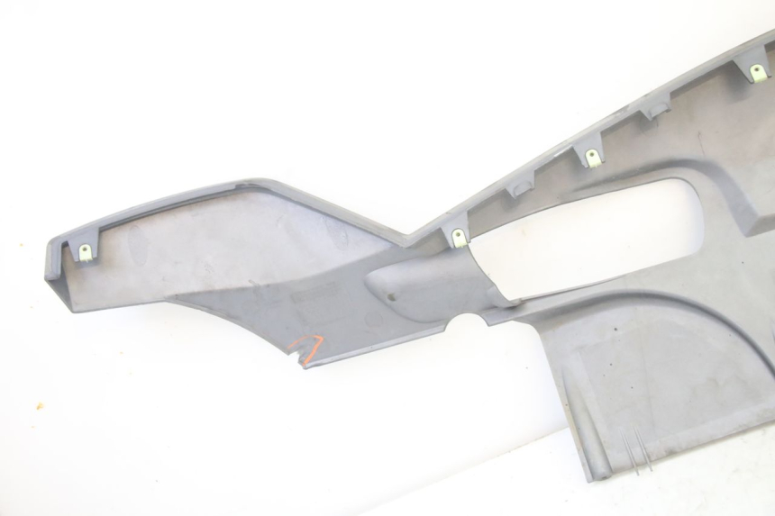 photo de LEWY PROG WLOTU POWIETRZA PEUGEOT SATELIS 250 (2006 - 2012) - Zbliżenie techniczne