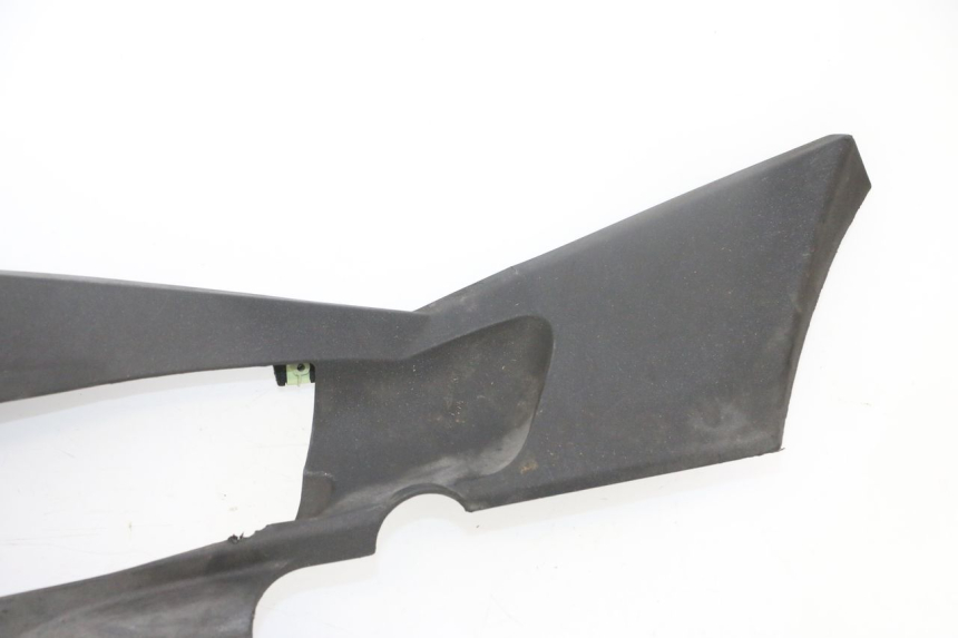 photo de LEWY PROG WLOTU POWIETRZA PEUGEOT SATELIS 125 (2013 - 2018) - Widok z bliska