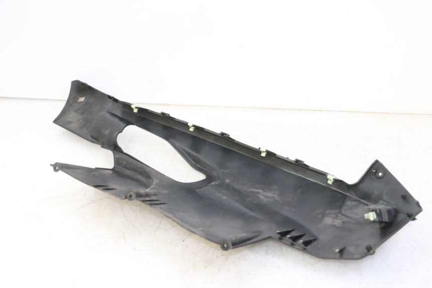 photo de LEWY PROG WLOTU POWIETRZA PEUGEOT SATELIS 125 (2013 - 2018) - Zbliżenie techniczne