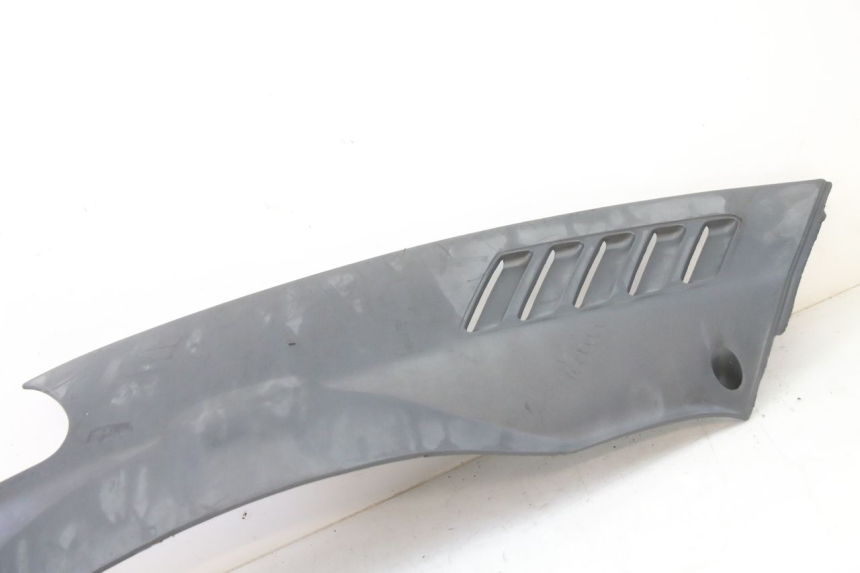 photo de LEWY PROG WLOTU POWIETRZA PIAGGIO SUPER LX 125 (2000 - 2003) - Zoom stanu zużycia