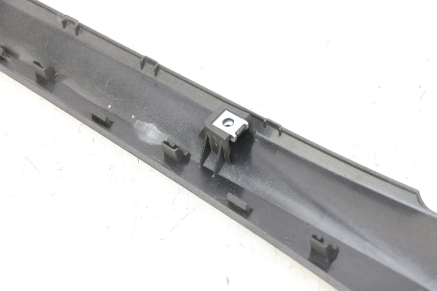 photo de LEWY PROG WLOTU POWIETRZA YAMAHA XMAX X-MAX 125 (2021 - 2025) - Inny kąt widzenia