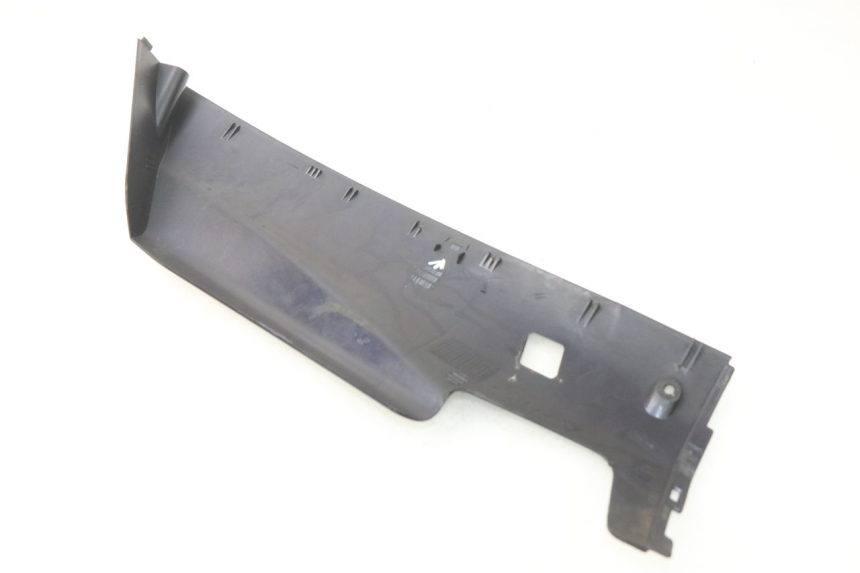 photo de LEWY PROG WZMACNIAJĄCY KAROSERIĘ YAMAHA YP MAJESTY 125 (1998 - 2001) - Zbliżenie techniczne