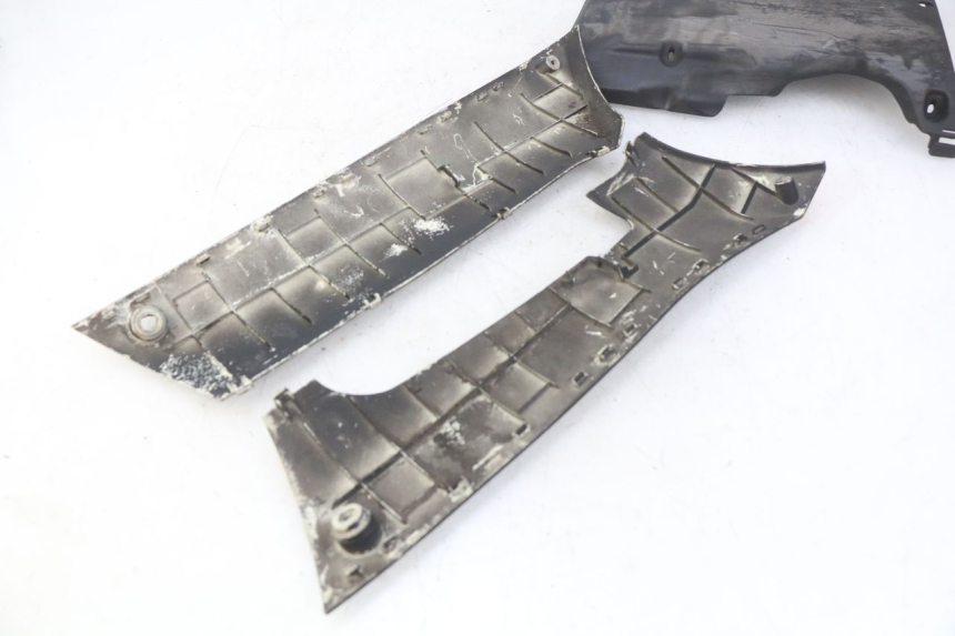 photo de PROGIEŁDŹ NADWOZIA PEUGEOT KISBEE 2T 50 (2010 - 2017) - Szczegół części