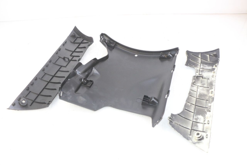 photo de PROGIEŁDŹ NADWOZIA PEUGEOT KISBEE 2T 50 (2010 - 2017) - Zbliżenie techniczne