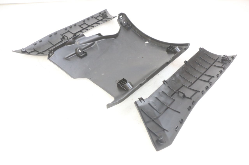 photo de PROGIEŁDŹ NADWOZIA PEUGEOT KISBEE 2T 50 (2010 - 2017) - Zbliżenie techniczne