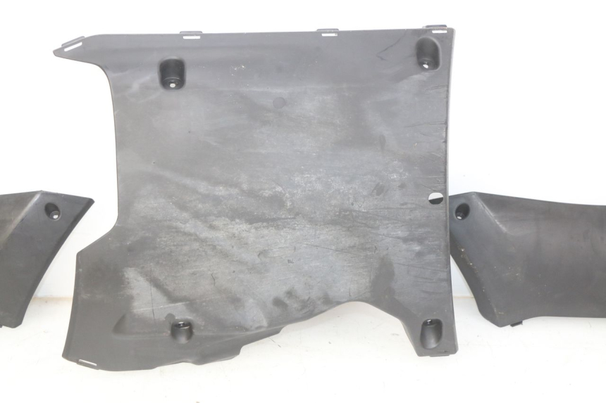 photo de PROGIEŁDŹ NADWOZIA PEUGEOT KISBEE 2T 50 (2010 - 2017) - Stan powierzchni