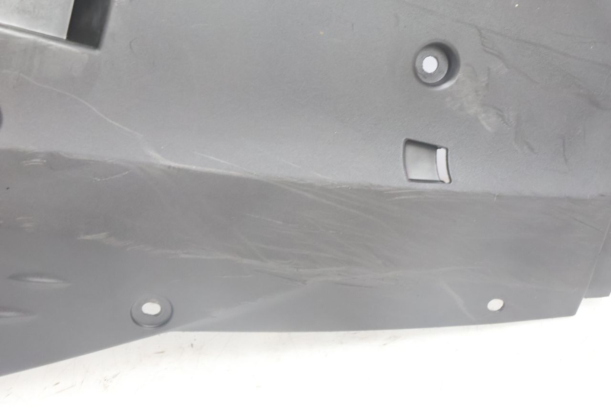 photo de PROGIEGIE LATERALNE YAMAHA N-MAX NMAX 125 (2021 - 2024) - Zbliżenie techniczne