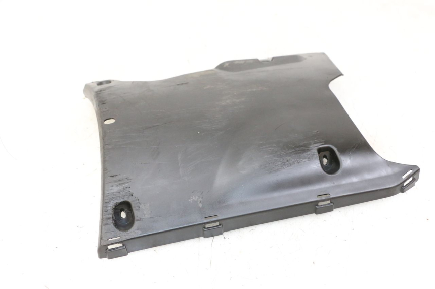 photo de PROGIEBIEŃ NADWOZIA PEUGEOT STREETZONE 4T 50 (2018 - 2023) - Zbliżenie techniczne