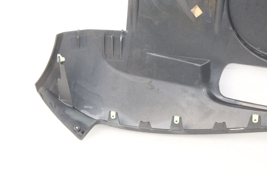 photo de PROGIEBIEŃ NADWOZIA PEUGEOT SATELIS 300 (2012 - 2015) - Widok z bliska