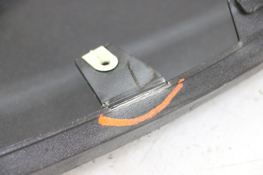 photo de progi boczne PEUGEOT SATELIS 125 (2013 - 2018) - Zbliżenie komponentów