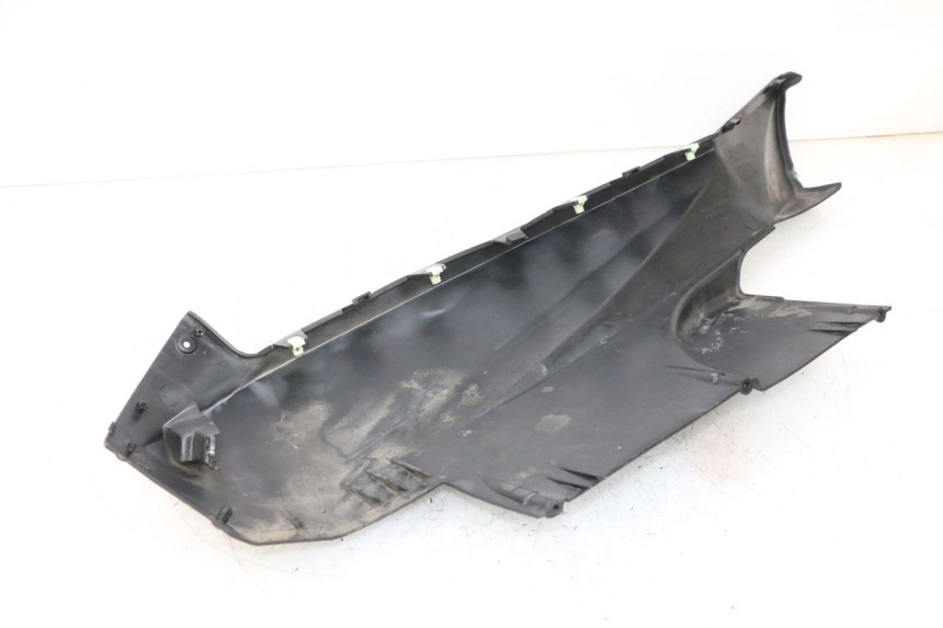 photo de progi boczne PEUGEOT SATELIS 125 (2013 - 2018) - Zbliżenie komponentów