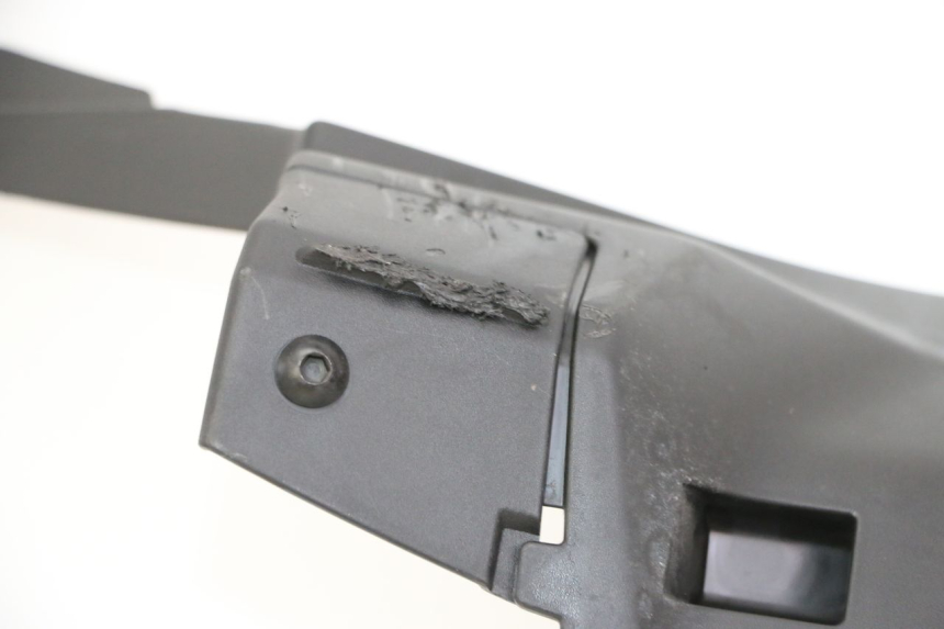 photo de progi boczne YAMAHA XMAX X-MAX 125 (2021 - 2025) - Szczegóły charakterystyczne