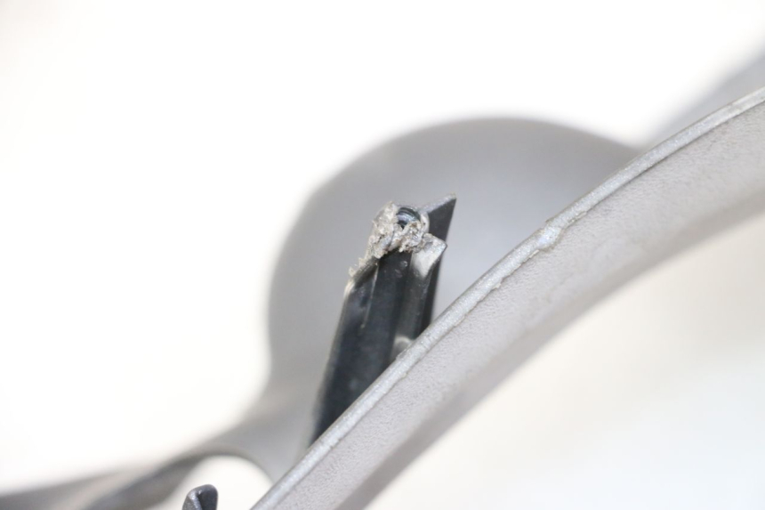 photo de progi boczne PIAGGIO X9 EVOLUTION 125 (2003 - 2007) - Zoom stanu zużycia