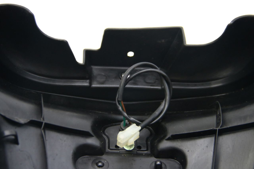 photo de TYLNY BŁOTNIK PEUGEOT CITYSTAR 125 (2011 - 2017) - Szczegóły charakterystyczne