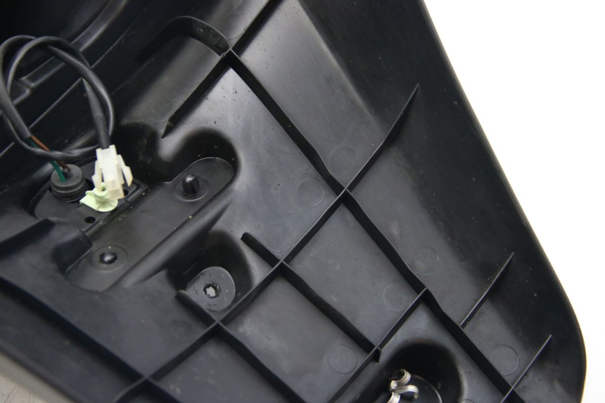 photo de TYLNY BŁOTNIK PEUGEOT CITYSTAR 125 (2011 - 2017) - Zbliżenie komponentów