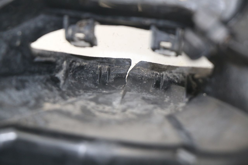 photo de TYLNY BŁOTNIK PIAGGIO FLY IE 125 (2012 - 2017) - Zoom stanu zużycia