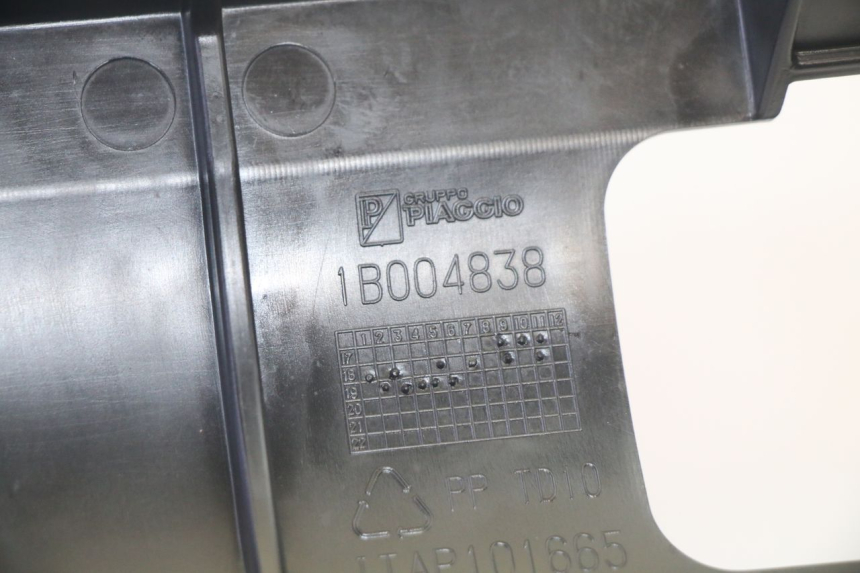 photo de TYLNY BŁOTNIK PIAGGIO MP3 HPE 350 (2018 - 2020) - Część sprawdzona