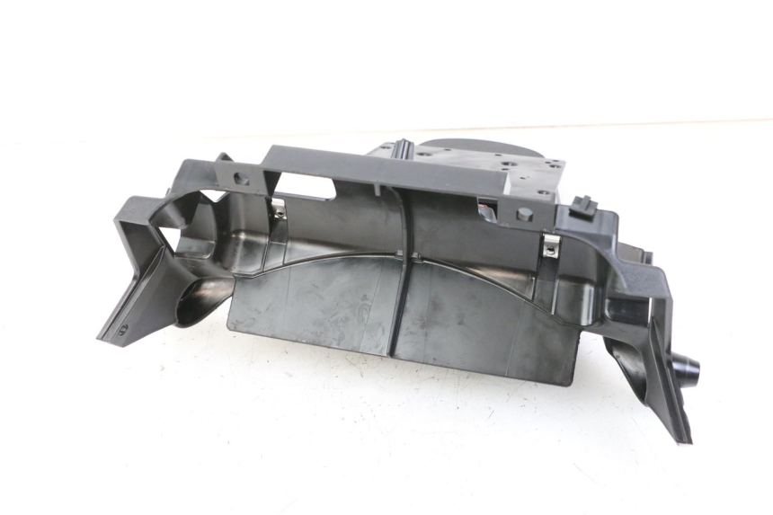 photo de BŁOTNIK TYLNY PIAGGIO MP3 500 (2014 - 2017) - Inny kąt widzenia