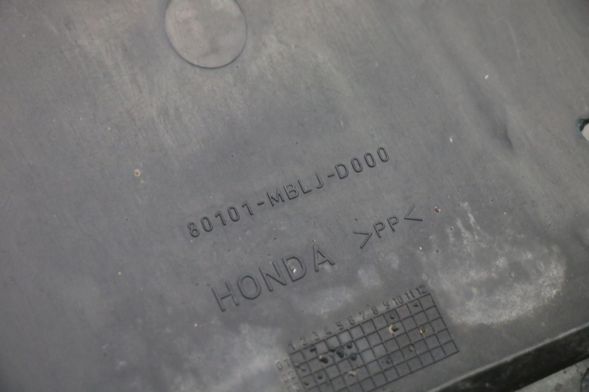 photo de BŁOTNIK TYLNY HONDA NTV DEAUVILLE 650 (2001 - 2006) - Widok ogólny