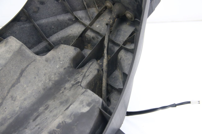 photo de TYLNY BŁOTNIK SUZUKI SIXTEEN 125 (2008 - 2010) - Zoom stanu zużycia