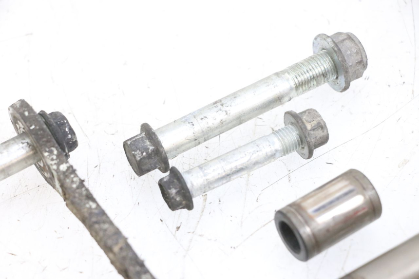 photo de ŁĄCZNIK AMORTYZATORA SUZUKI DL V STROM 1000 (2002 - 2007) - Szczegóły charakterystyczne