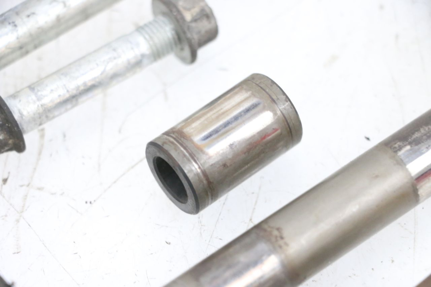 photo de ŁĄCZNIK AMORTYZATORA SUZUKI DL V STROM 1000 (2002 - 2007) - Zbliżenie komponentów