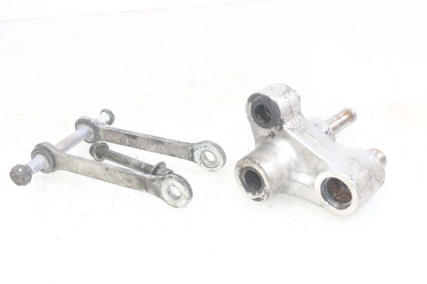 photo de ŁĄCZNIK AMORTYZATORA YAMAHA FZS FAZER 600 (1998 - 2001) - Zbliżenie techniczne