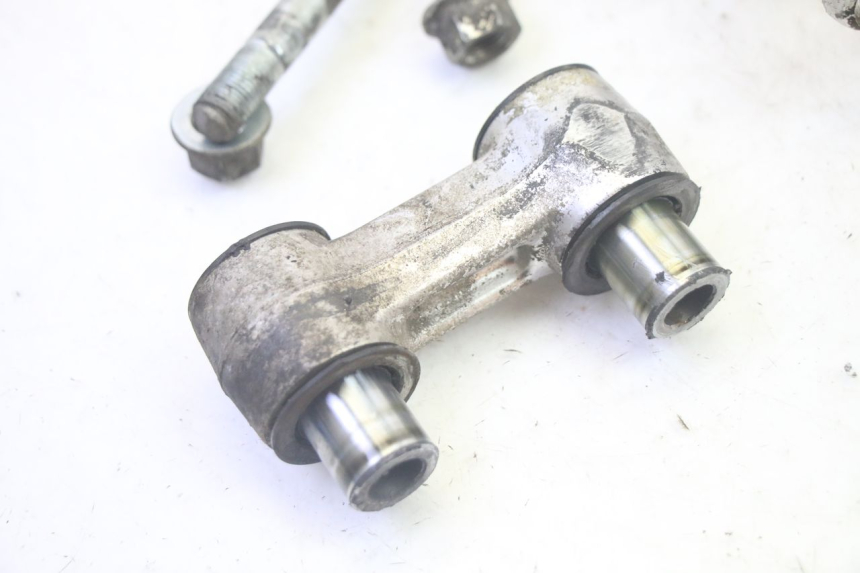 photo de ŁĄCZNIK AMORTYZATORA KAWASAKI GPZ RX 1000 (1986 - 1988) - Inny kąt widzenia