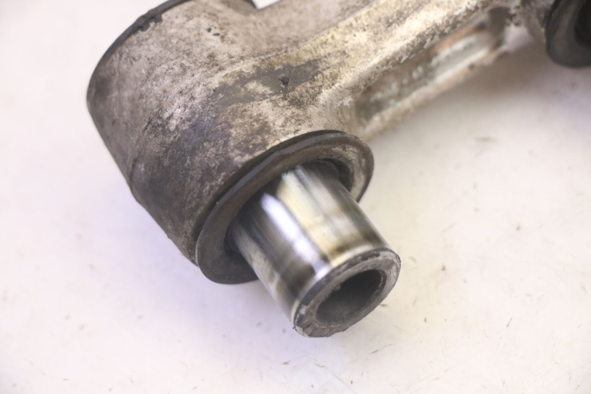 photo de ŁĄCZNIK AMORTYZATORA KAWASAKI GPZ RX 1000 (1986 - 1988) - Zbliżenie techniczne