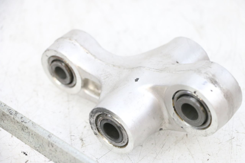 photo de ŁĄCZNIK AMORTYZATORA SUZUKI GSF N BANDIT 600 (1996 - 1999) - Szczegóły charakterystyczne