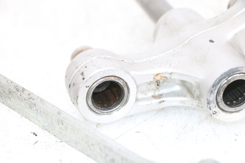 photo de ŁĄCZNIK AMORTYZATORA SUZUKI GSF N BANDIT 600 (1996 - 1999) - Zbliżenie techniczne