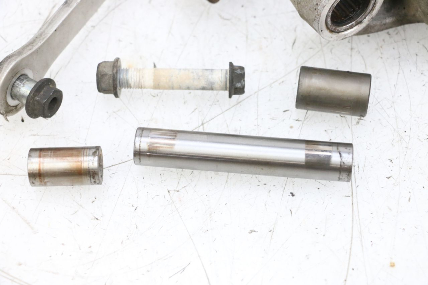 photo de ŁĄCZNIK AMORTYZATORA SUZUKI GSXR GSX-R 1000 (2003 - 2004) - Oznaczenia i referencje