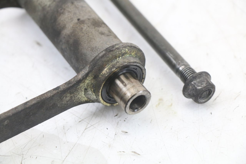 photo de ŁĄCZNIK AMORTYZATORA HONDA CBR F 1000 (1993 - 1996) - Oznaczenia i referencje