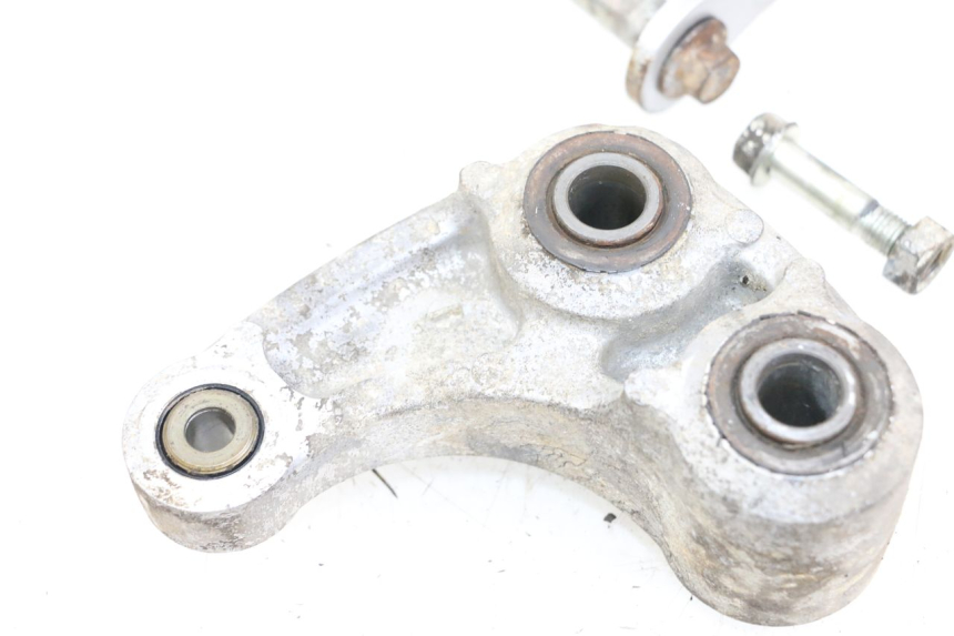 photo de ŁĄCZNIK AMORTYZATORA KAWASAKI KDX 125 (1990 - 1991) - Widok z bliska